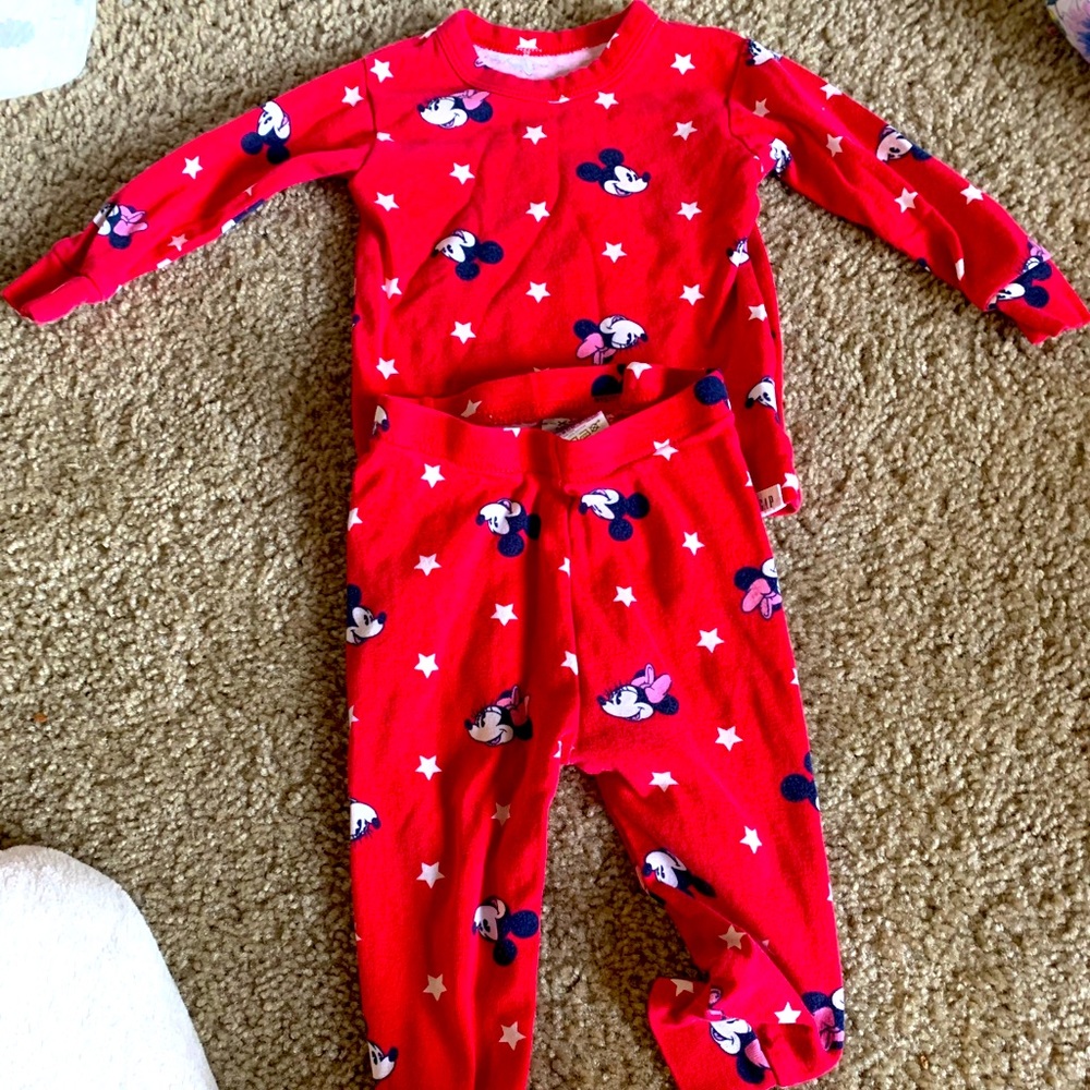 Baby GAP Disney 6-9 months pajama set